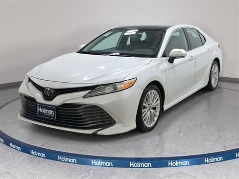 Used 2020 Toyota Camry XLE image 1
