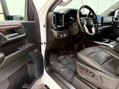 Used 2024 GMC Sierra 3500 SLT w/ SLT Premium Package image 33