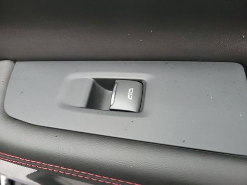 Used 2025 GMC Yukon AT4 Ultimate image 9