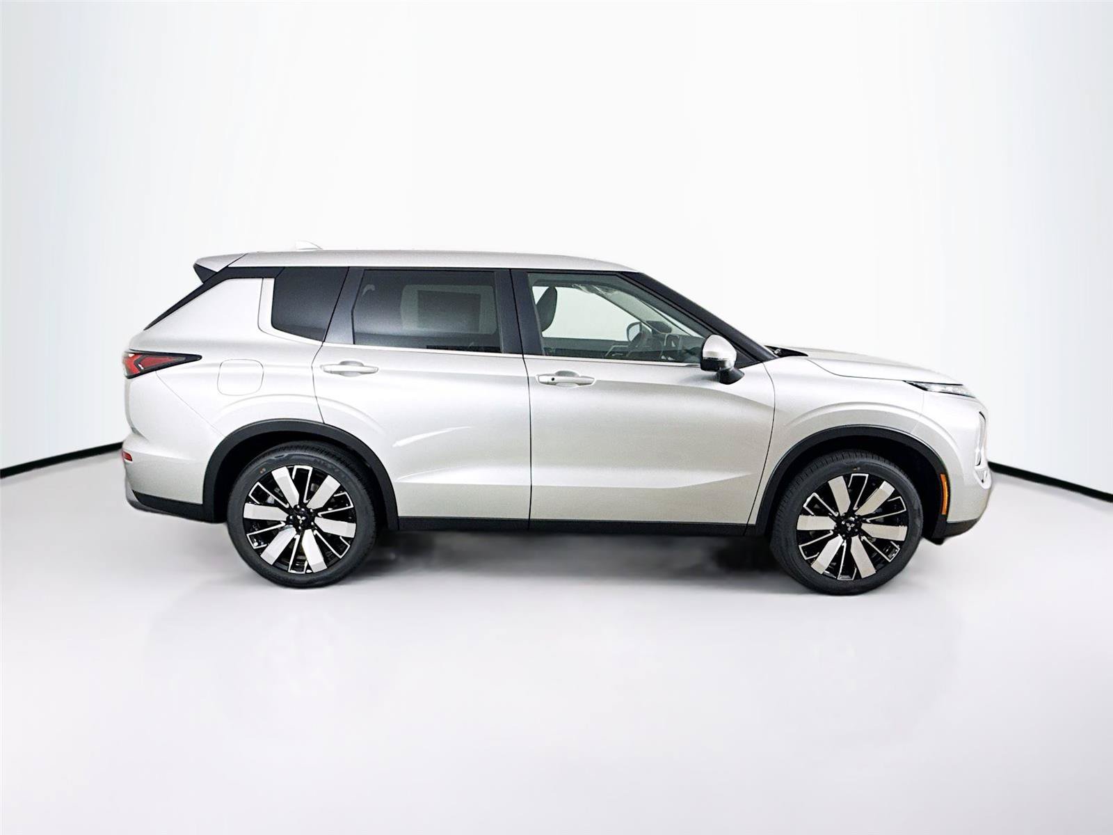 New 2026 Mitsubishi Outlander SE FWD image 28