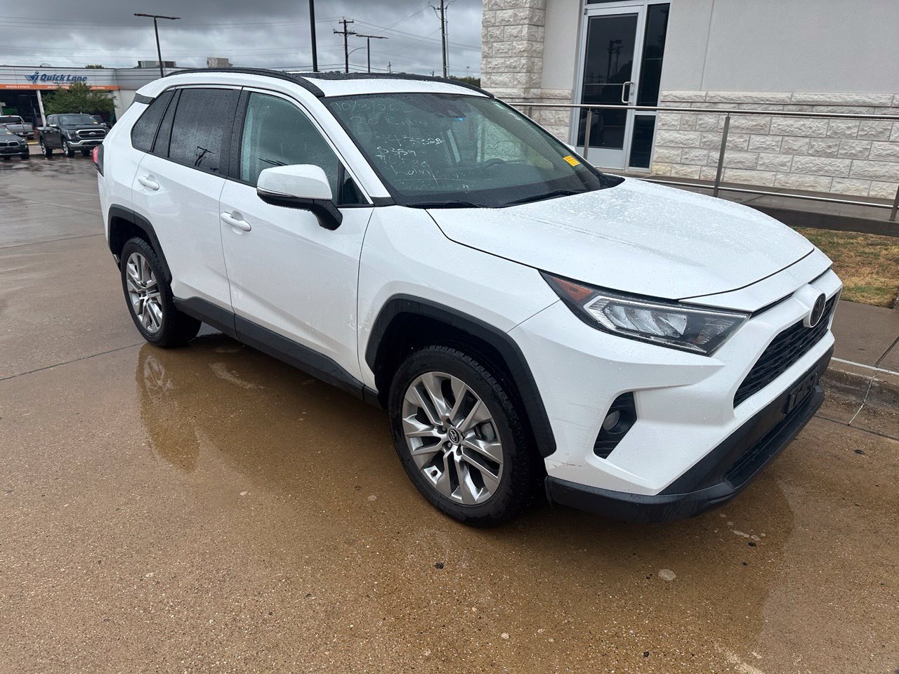 Used 2020 Toyota RAV4 XLE Premium FWD image 1