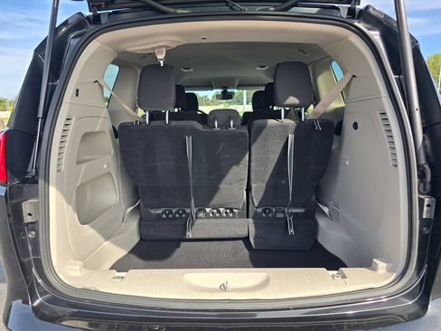 Used 2023 Chrysler Voyager LX FWD image 16
