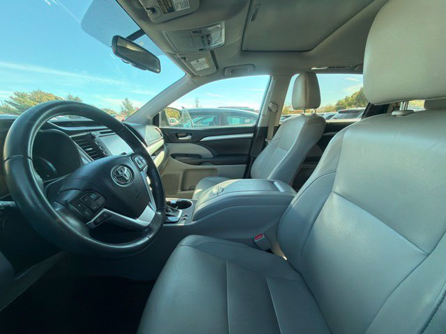 Used 2016 Toyota Highlander XLE AWD/4WD image 7