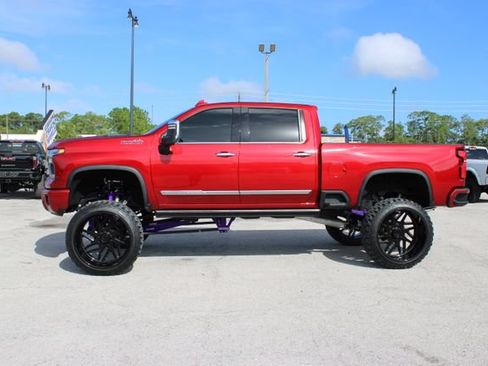Used 2024 Chevrolet Silverado 2500 High Country w/ Technology Package AWD/4WD image 6