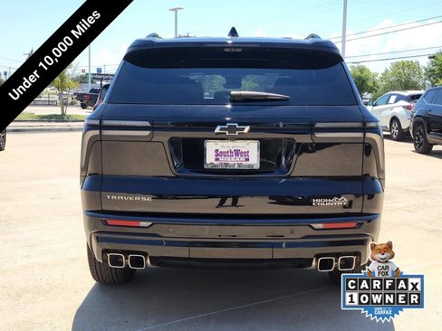 Used 2025 Chevrolet Traverse High Country FWD image 6