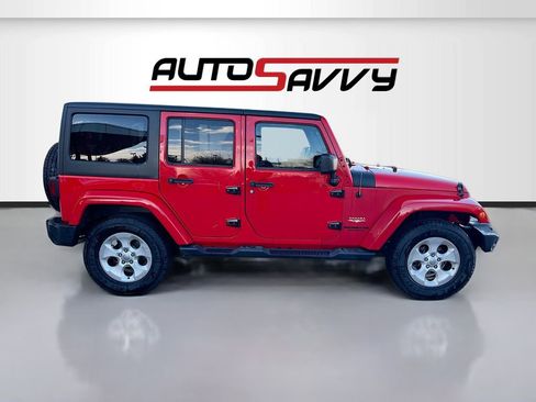 Used 2015 Jeep Wrangler Unlimited Sahara w/ Dual Top Group AWD/4WD image 8