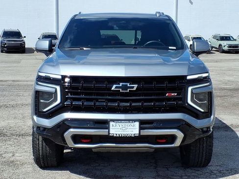 Used 2025 Chevrolet Suburban Z71 image 2