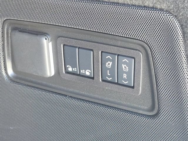 Used 2025 Cadillac Escalade Sport Platinum w/ LPO, Floor Liner Package AWD/4WD image 9
