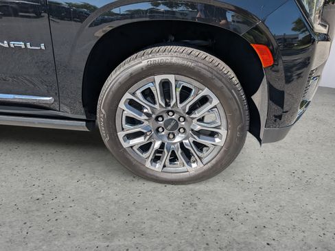 Certified 2023 GMC Yukon Denali Ultimate AWD/4WD image 9