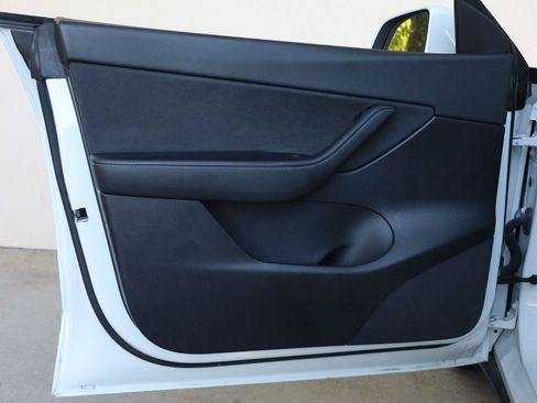 Used 2022 Tesla Model Y Long Range AWD/4WD image 12