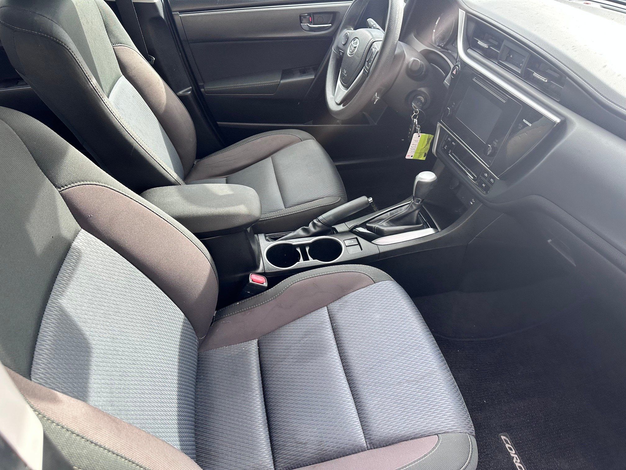 Used 2017 Toyota Corolla LE FWD image 9