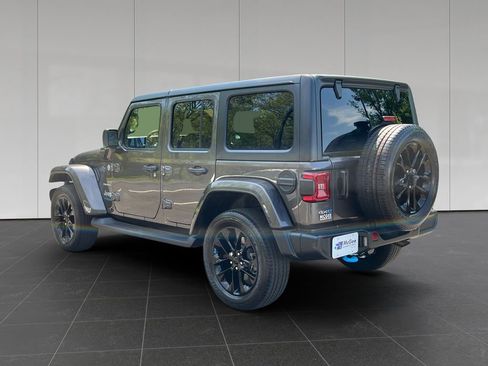 Used 2022 Jeep Wrangler Unlimited Sahara w/ Dual Top Group AWD/4WD image 3