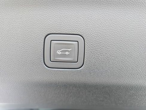 Used 2025 GMC Yukon XL AT4 Ultimate image 14