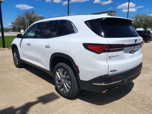 Used 2025 Buick Enclave Preferred AWD/4WD image 7