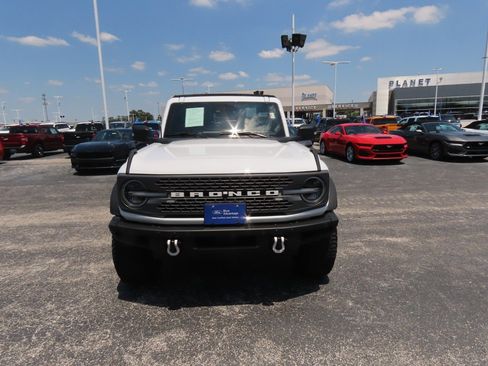 Certified 2023 Ford Bronco Badlands w/ Sasquatch Package AWD/4WD image 4