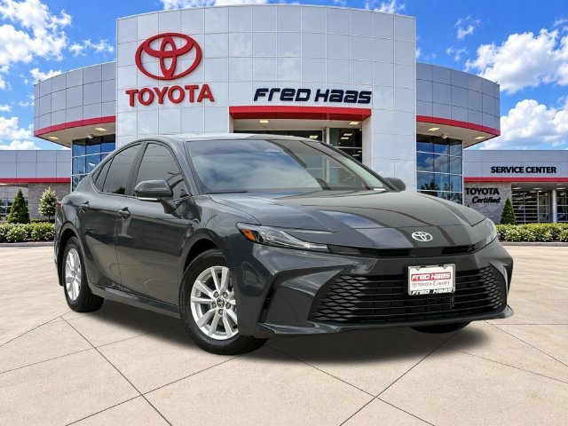 Used 2025 Toyota Camry LE w/ Convenience Package FWD image 1