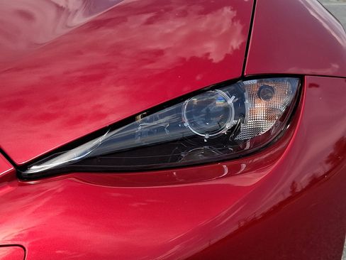 Used 2017 MAZDA MX-5 Miata RF Grand Touring RWD image 9