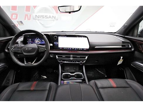 Used 2025 Chevrolet Traverse RS image 7