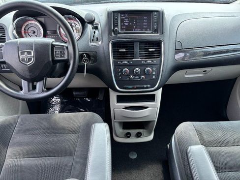 Used 2019 Dodge Grand Caravan SE FWD image 13