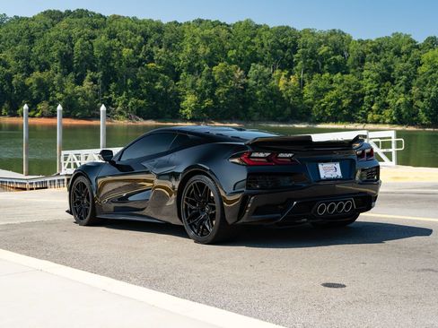 Used 2023 Chevrolet Corvette Z06 RWD image 16