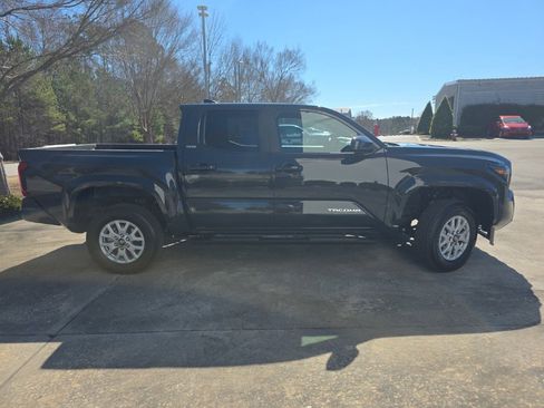 Used 2024 Toyota Tacoma SR5 w/ SR5 Upgrade Package image 4