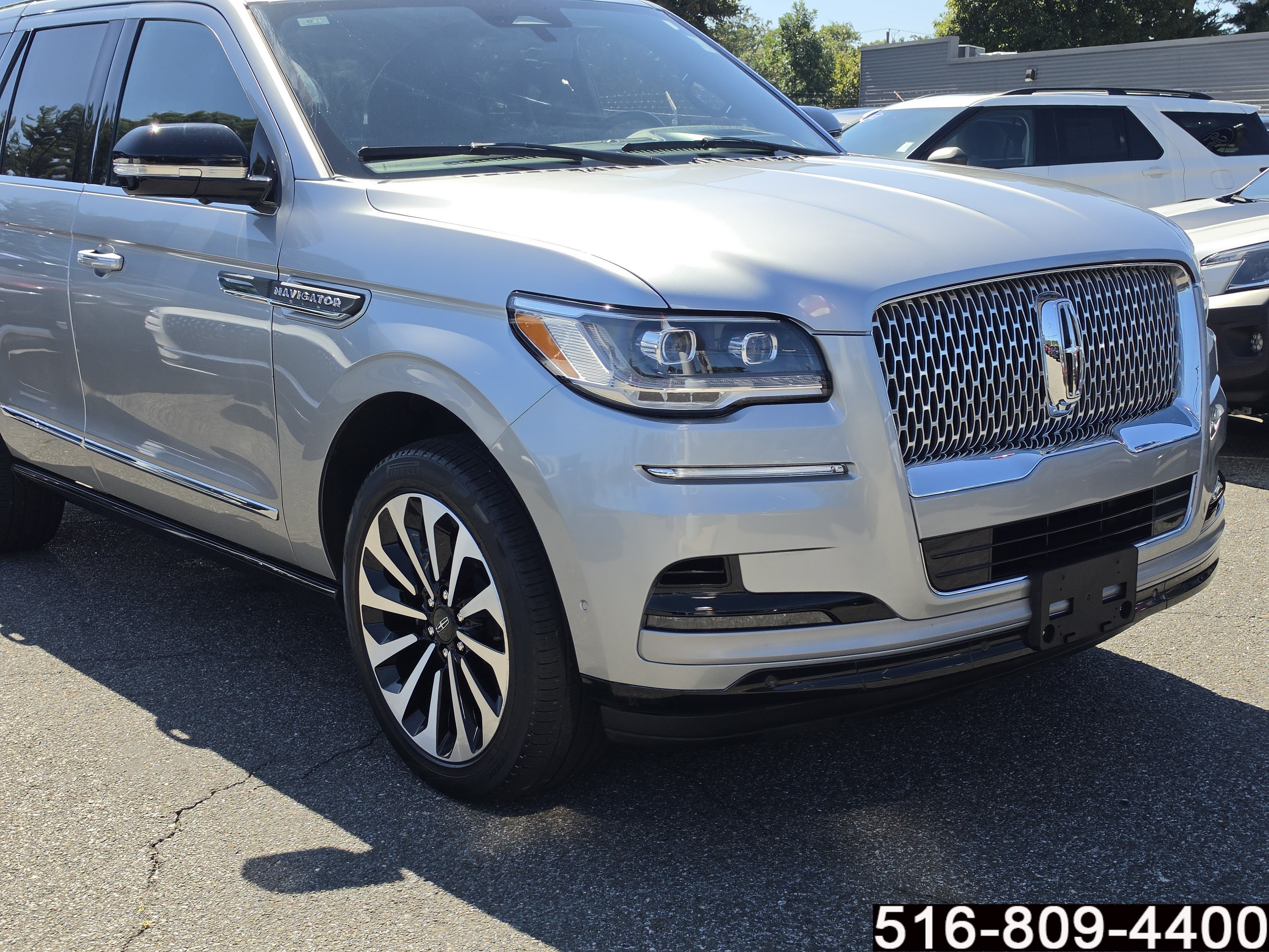 Used 2023 Lincoln Navigator Reserve AWD/4WD image 2