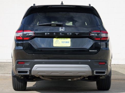 Used 2023 Honda Pilot Touring image 11
