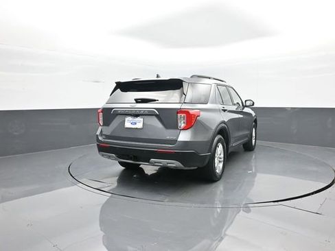 Used 2022 Ford Explorer XLT w/ Equipment Group 202A image 7