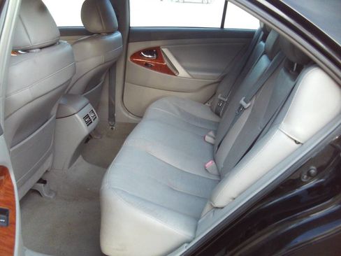 Used 2011 Toyota Camry LE FWD image 12