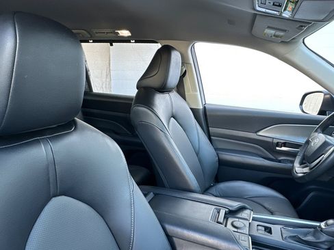 Used 2025 Toyota Grand Highlander FWD image 33
