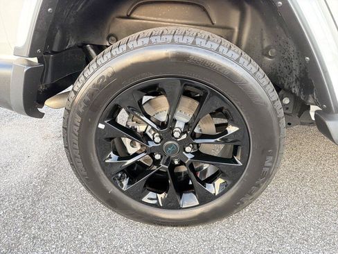 Used 2025 Jeep Wrangler Unlimited Sahara AWD/4WD image 16