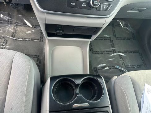 Used 2017 Toyota Sienna LE image 15