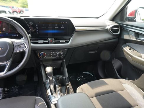 Used 2024 Chevrolet TrailBlazer LT w/ LT Cold Weather Package FWD image 22