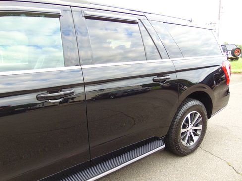Used 2019 Ford Expedition Max XLT w/ Equipment Group 202A AWD/4WD image 36