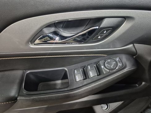 Certified 2021 Chevrolet Traverse LT FWD image 24