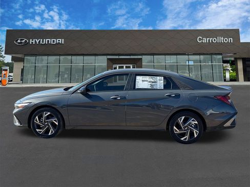 New 2025 Hyundai Elantra SEL image 8