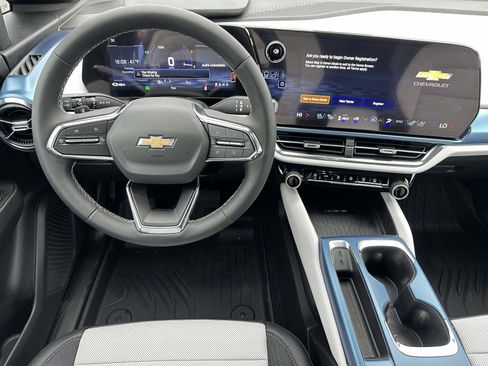 New 2026 Chevrolet Equinox EV LT image 8