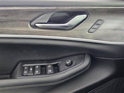 New 2025 Jeep Grand Cherokee Limited image 29