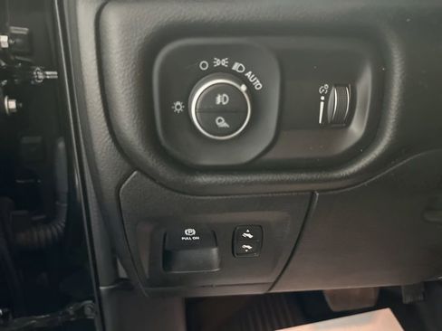 Used 2020 RAM 1500 Big Horn AWD/4WD image 14