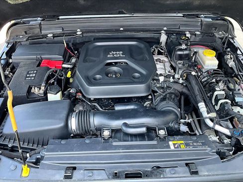 Used 2019 Jeep Wrangler Unlimited Sahara w/ Safety Group AWD/4WD image 30