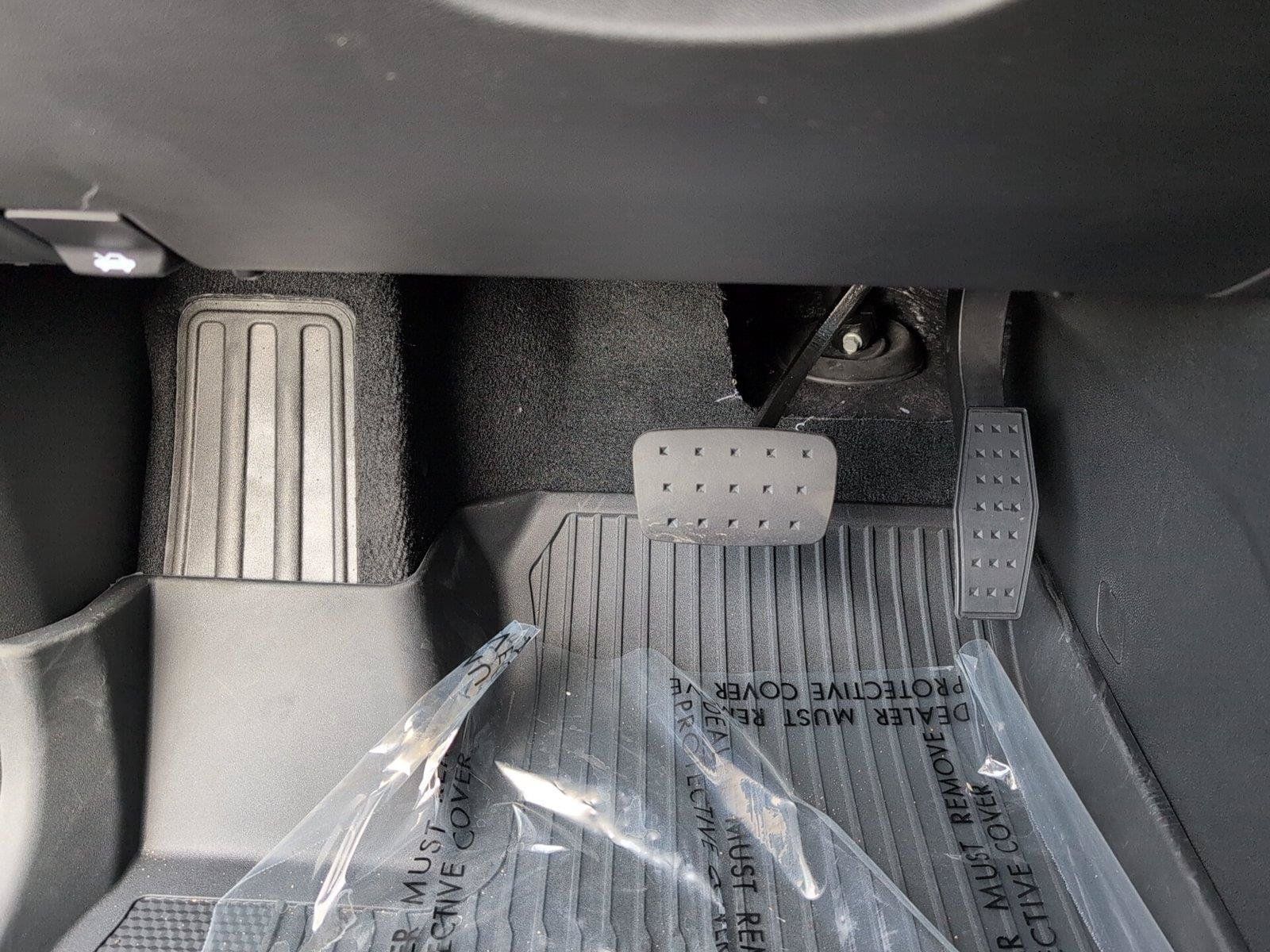 New 2026 Chevrolet Traverse RS w/ LPO, Floor Liner Package FWD image 27