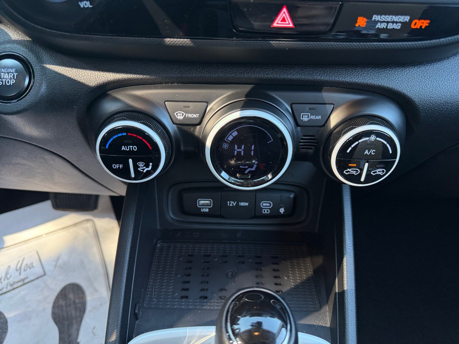 Used 2024 Hyundai Venue Limited FWD image 12