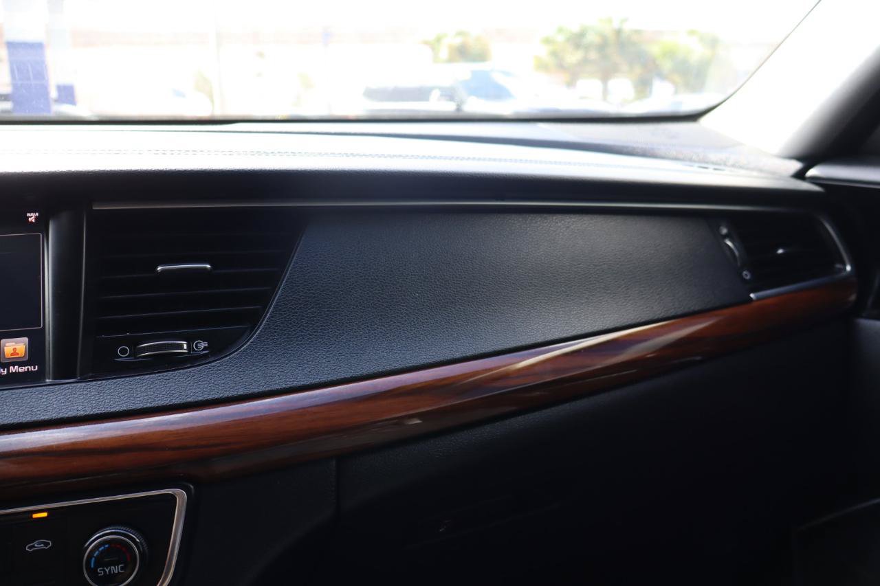 Used 2017 Kia Cadenza Premium w/ Luxury Package FWD image 25