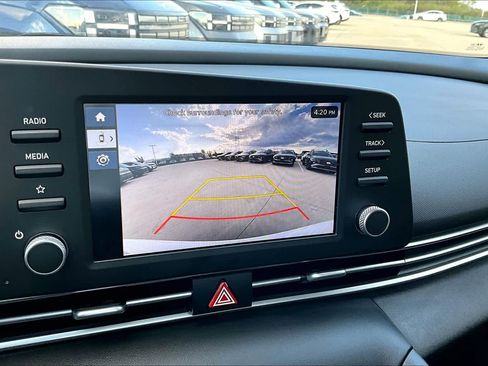 Certified 2025 Hyundai Elantra SE image 25