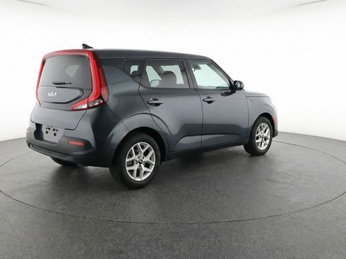 Used 2025 Kia Soul LX w/ LX Technology Package FWD image 9
