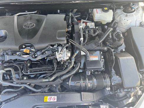 Used 2022 Toyota Camry SE FWD image 19