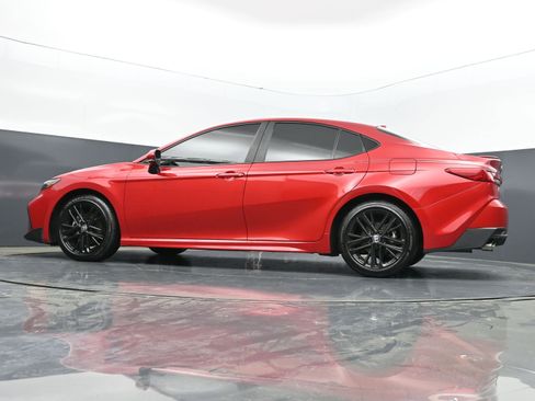 Used 2025 Toyota Camry SE image 38