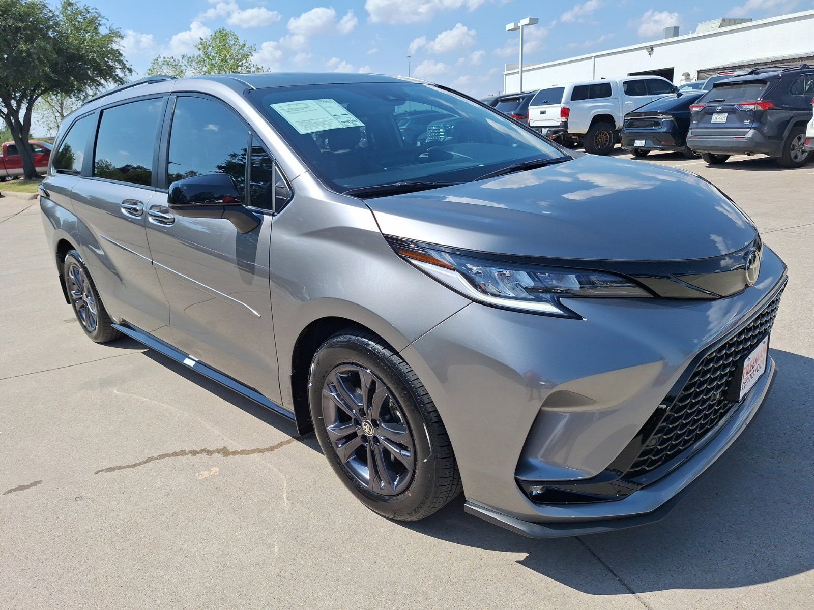 Used 2026 Toyota Sienna XSE AWD/4WD image 8