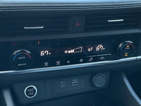 Used 2023 Nissan Rogue SV image 32