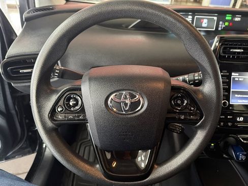 Used 2022 Toyota Prius LE image 16